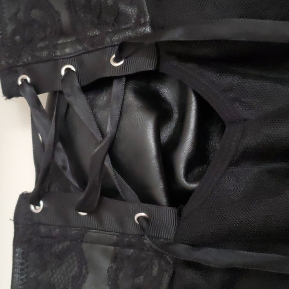 Hot Topic's Black Faux Leather & Lace Tutu - Picture 7 of 14